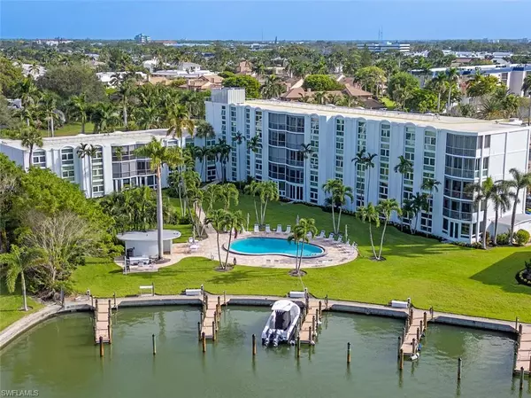 Naples, FL 34103,400 Park Shore DR #303