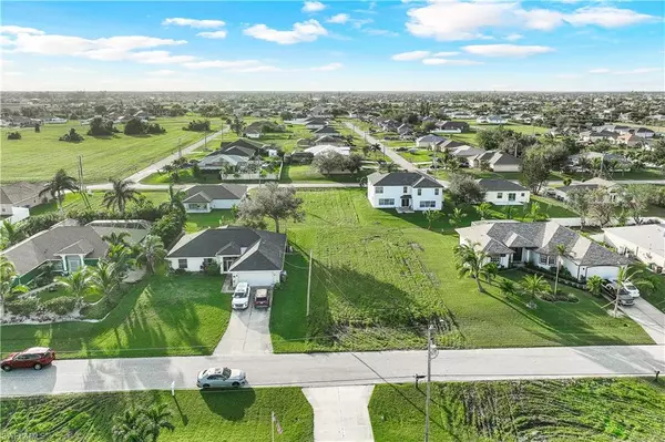 210 NW 27th PL, Cape Coral, FL 33993