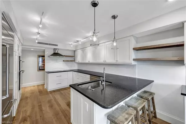 Naples, FL 34103,4451 Gulf Shore BLVD N #506