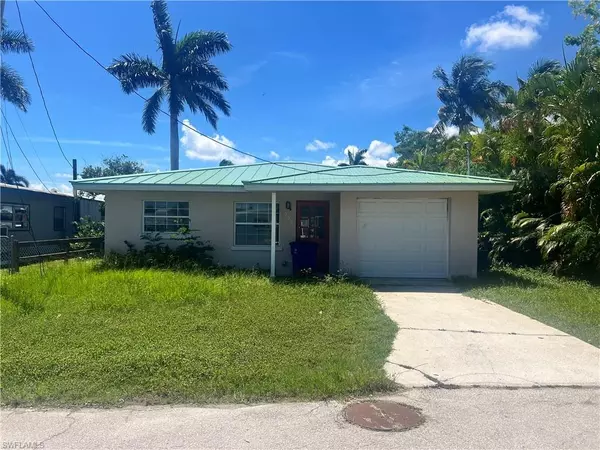 2556 Cay CV, Matlacha, FL 33993