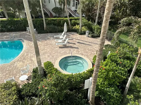 Naples, FL 34103,4751 GULF SHORE BLVD N #1202