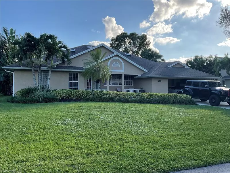 6715 Willow Lake CIR, Fort Myers, FL 33966