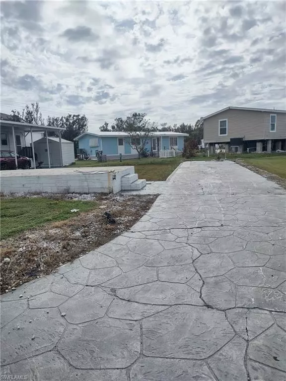 332 Rosa Lee AVE, Fort Myers, FL 33908
