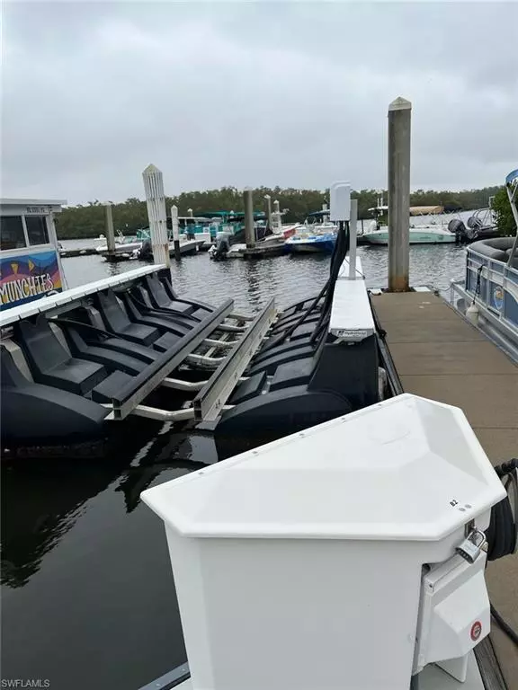 1345 FIFTH AVE S, Naples, FL 34102