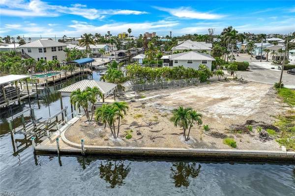 18 Avenida Carita, Fort Myers Beach, FL 33931