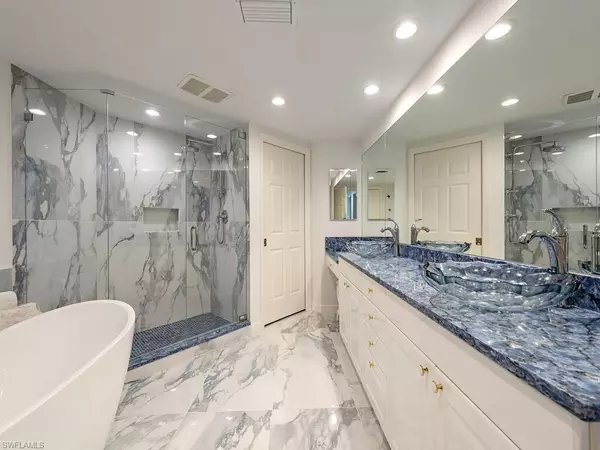 7117 PELICAN BAY BLVD #1106, Naples, FL 34108