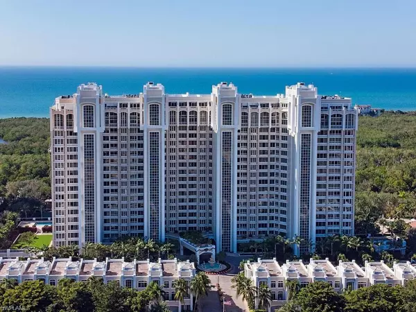 Naples, FL 34108,7117 PELICAN BAY BLVD #1106