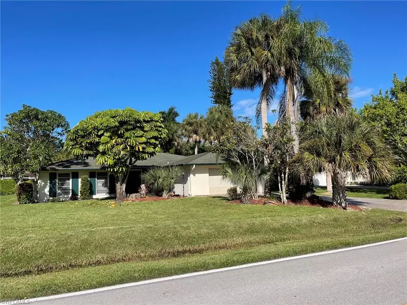 103 Burning Tree DR, Naples, FL 34105