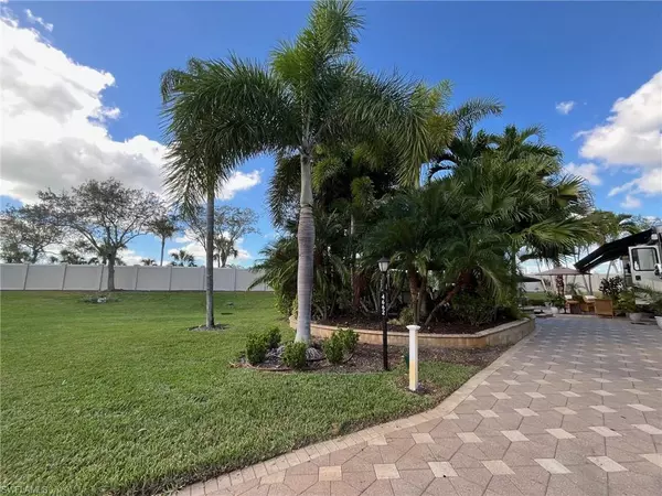 Naples, FL 34114,4662 Southern Breeze DR