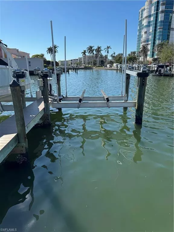 Naples, FL 34103,4090 Gulf Shore BLVD N