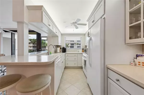 Naples, FL 34103,3000 Gulf Shore BLVD N #214