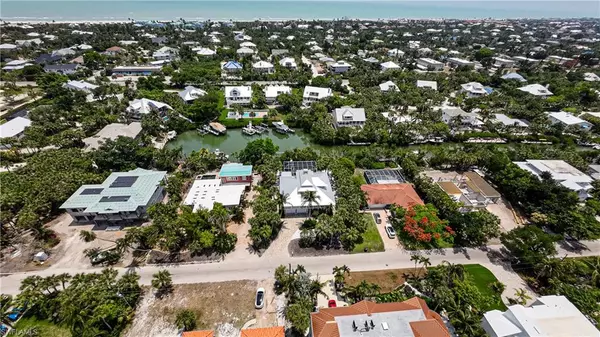 Sanibel, FL 33957,513 Lighthouse WAY