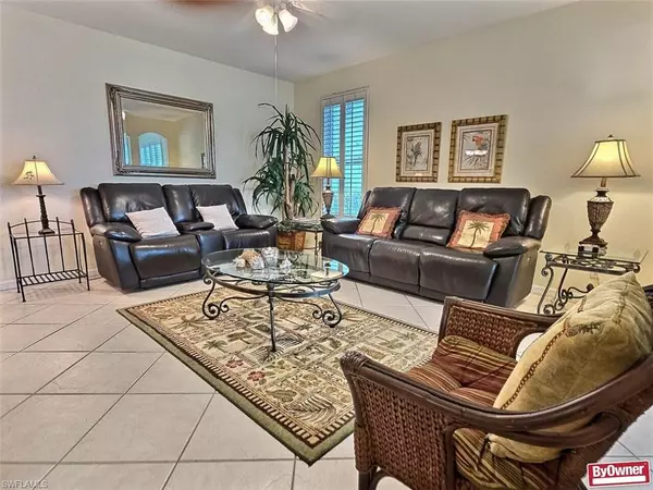 Naples, FL 34110,1310 Charleston Square DR #1-101