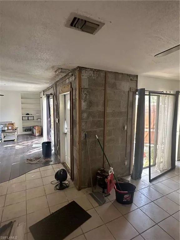 Fort Myers, FL 33907,1714 Park Meadows DR #2