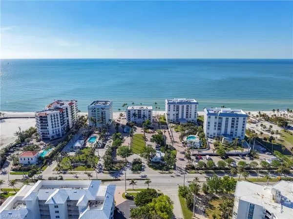 Naples, FL 34102,1275 Gulf Shore BLVD N #301