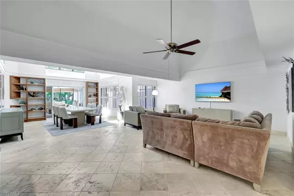 Naples, FL 34108,6790 Pelican Bay BLVD #91