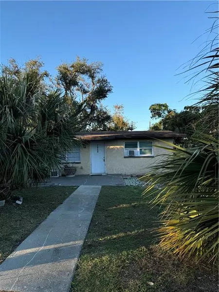 2663 Saint Charles ST, Fort Myers, FL 33916