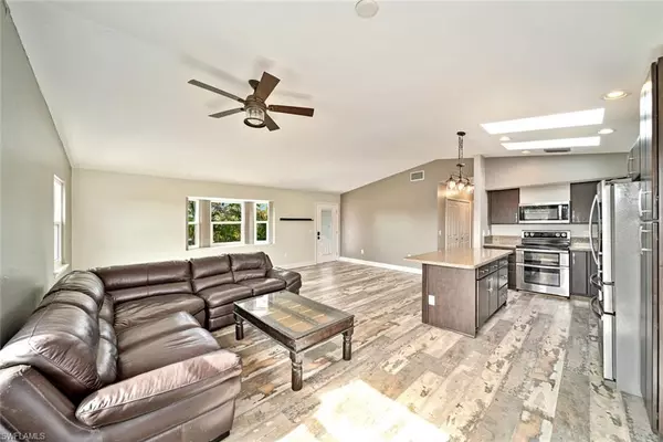 Sanibel, FL 33957,812 Rabbit RD