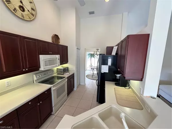 Naples, FL 34110,5240 Birmingham DR #202