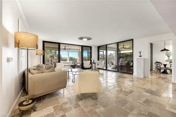 Naples, FL 34108,6597 Nicholas BLVD #306