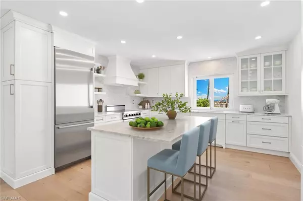 Naples, FL 34103,2401 Gulf Shore BLVD N #Villa 1