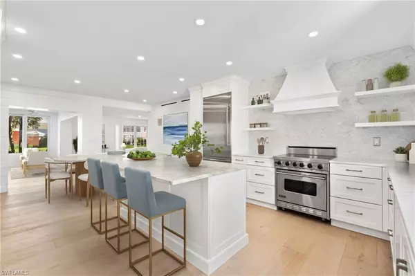 Naples, FL 34103,2401 Gulf Shore BLVD N #Villa 1