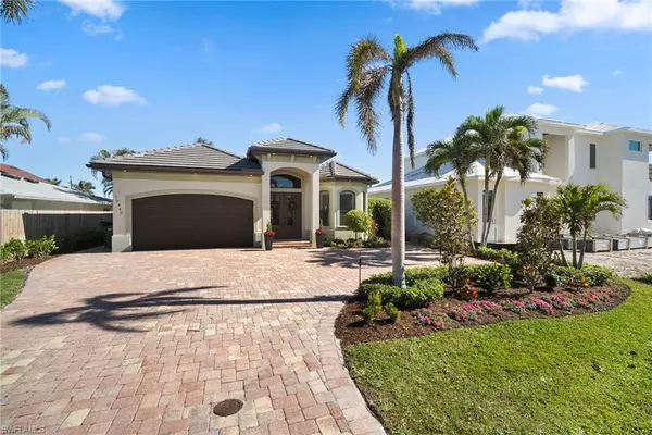 Naples, FL 34108,10340 Vanderbilt DR