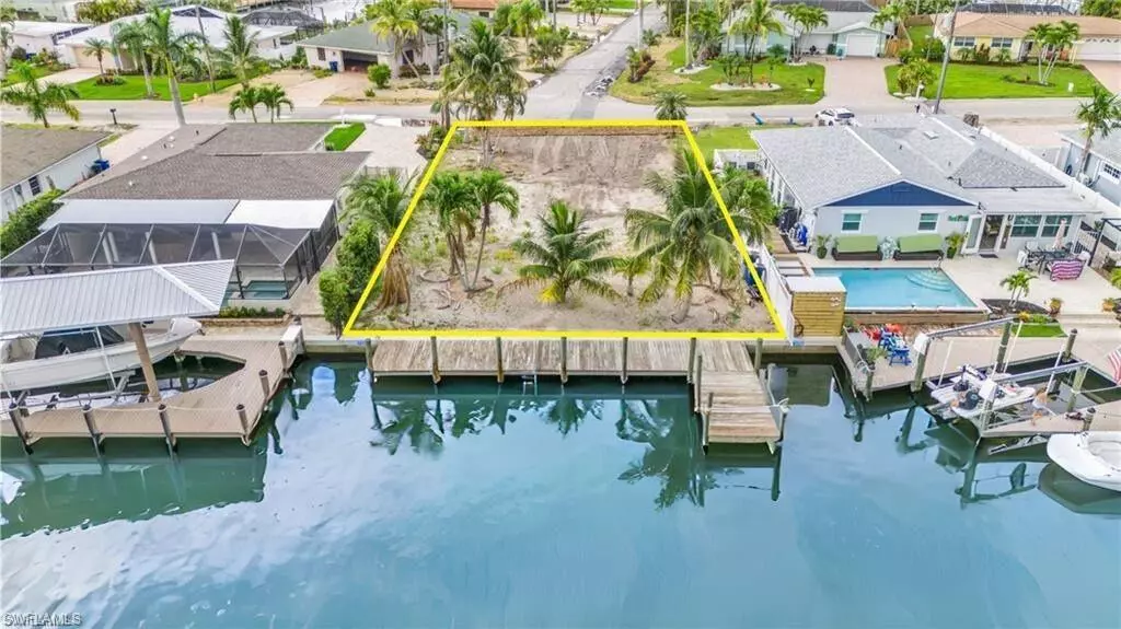 231 Albatross ST, Fort Myers Beach, FL 33931