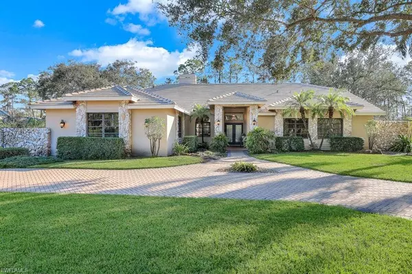 4556 Pond Apple DR N, Naples, FL 34119