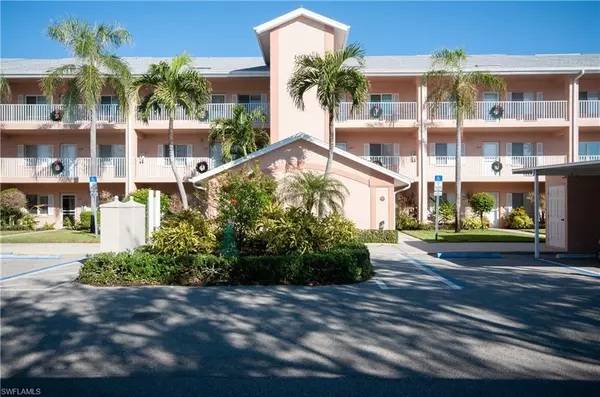 Estero, FL 33928,20141 Ian CT #305