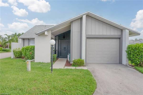 9833 Maplecrest CIR, Lehigh Acres, FL 33936