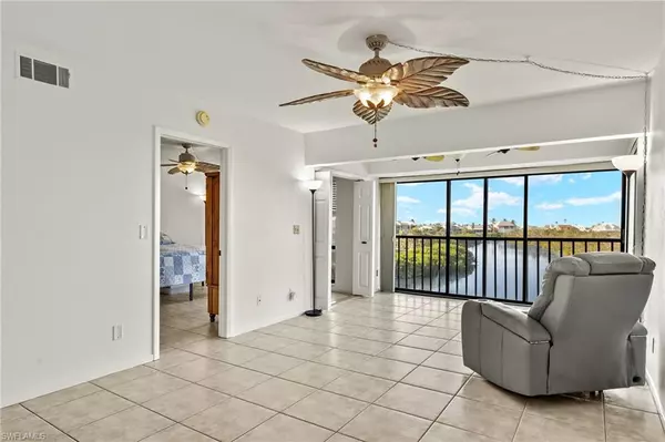 Fort Myers Beach, FL 33931,21420 Bay Village DR #211