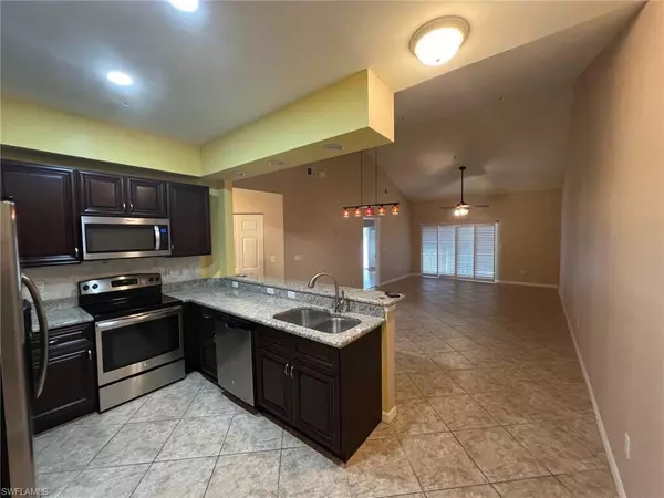 1096 Winding Pines CIR #205, Cape Coral, FL 33909