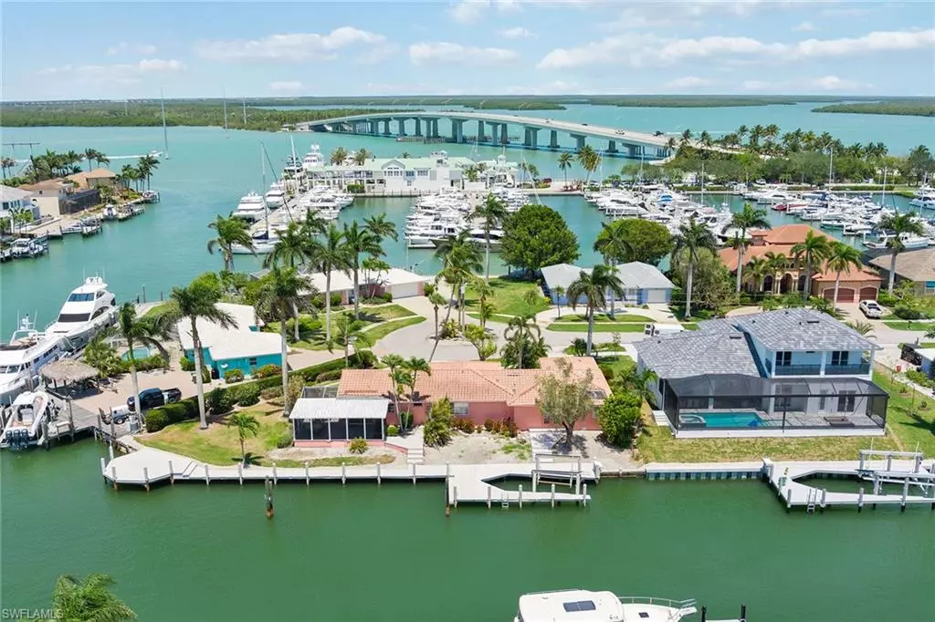 Marco Island, FL 34145,849 Buttonwood CT