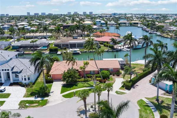 Marco Island, FL 34145,848 Buttonwood CT