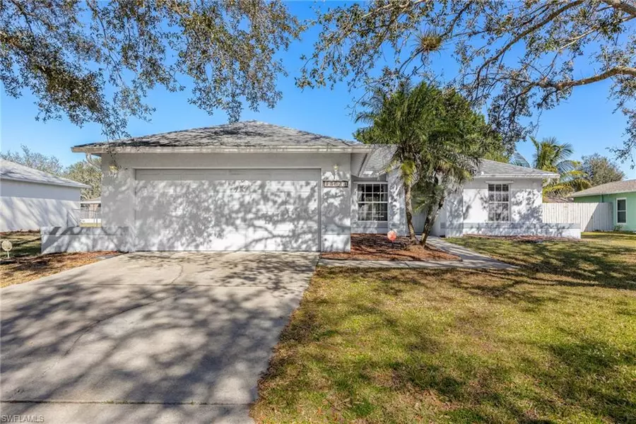 15623 Sunny Crest LN, Fort Myers, FL 33905