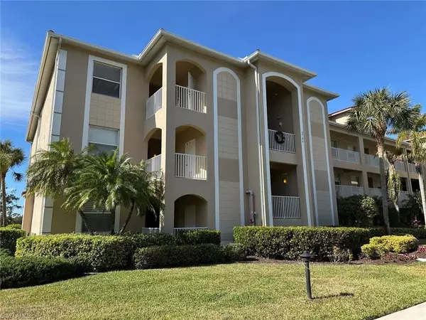 2740 Cypress Trace CIR #2720, Naples, FL 34119