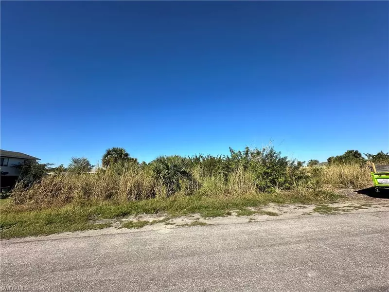 4008 20th ST SW, Lehigh Acres, FL 33976