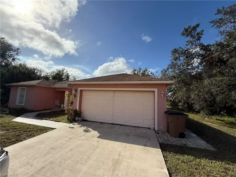 2011 Venice AVE N, Lehigh Acres, FL 33971