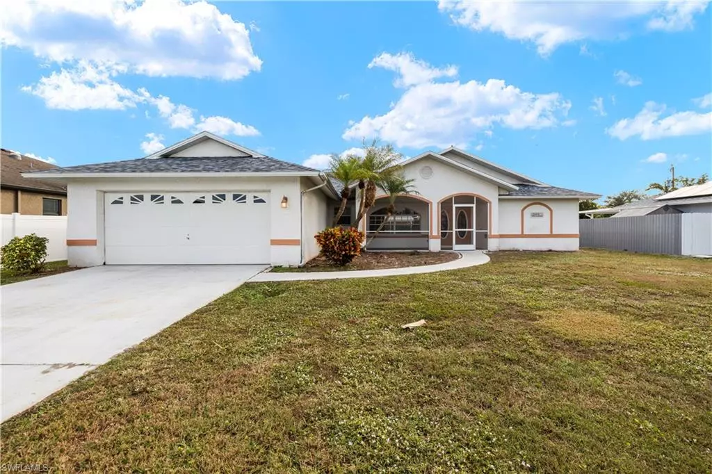 Cape Coral, FL 33990,208 SE 21st LN