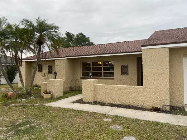 1913 Viscaya PKWY, Cape Coral, FL 33990