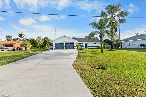 Estero, FL 33928,20781 Pine Tree LN