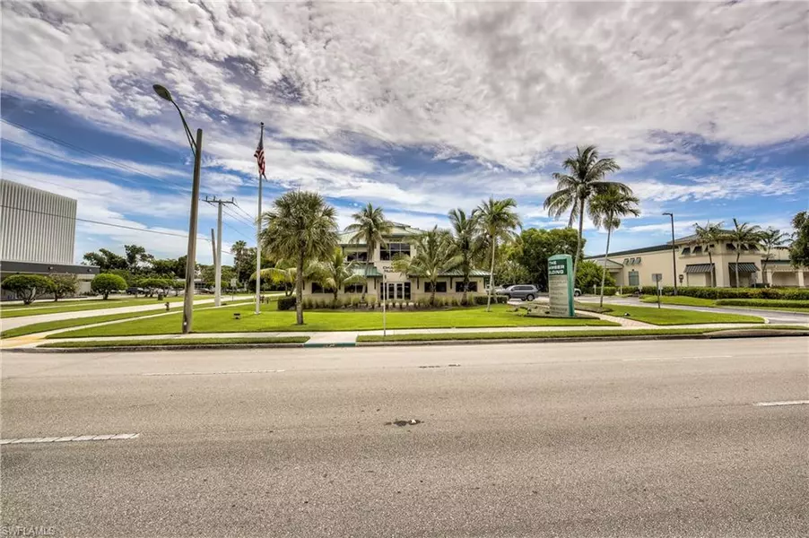 2390 Tamiami TRL N #106, Naples, FL 34103