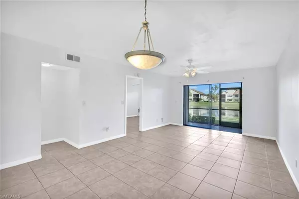 Fort Myers, FL 33919,8595 Charter Club CIR #4