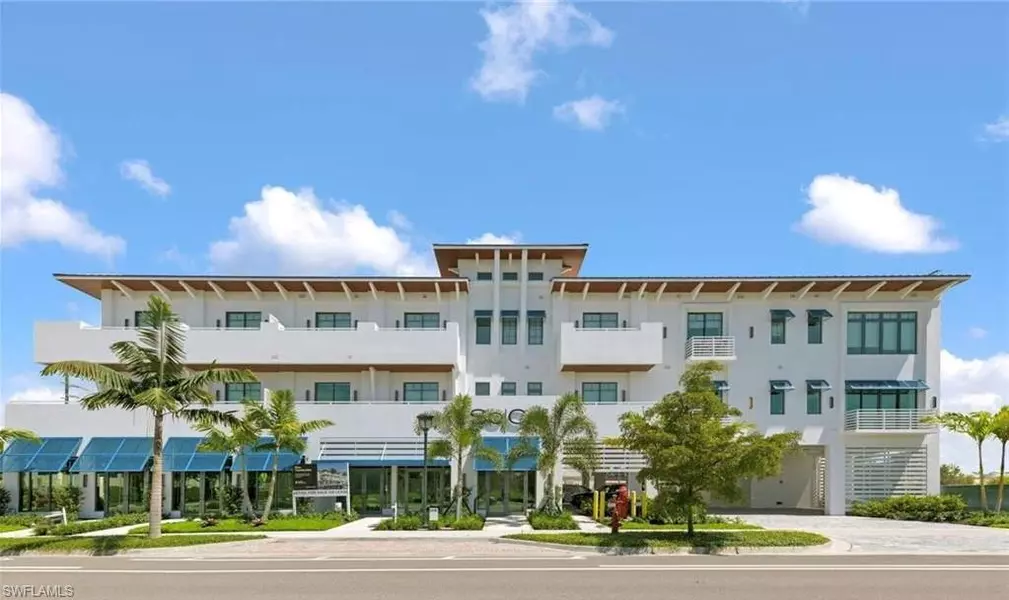 101 8th ST #208, Naples, FL 34102