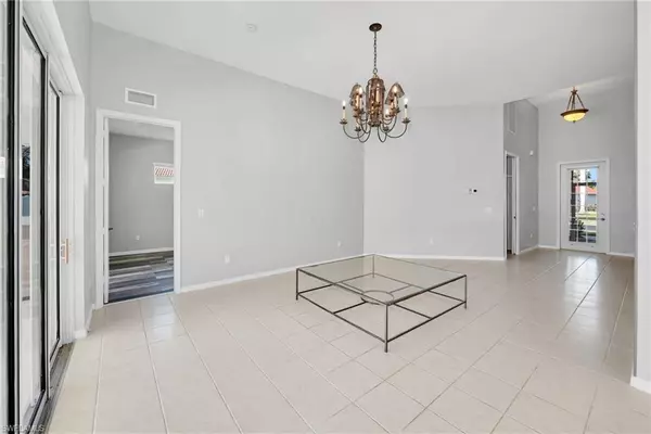 Naples, FL 34104,1042 Jardin DR