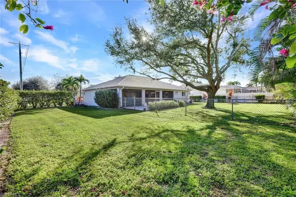 Cape Coral, FL 33990,627 SE 18th TER