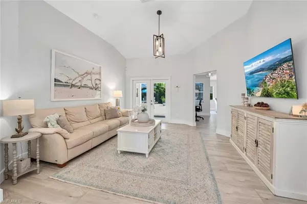 Naples, FL 34110,1340 Center LN