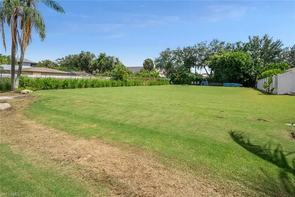 Naples, FL 34110,1342 Center LN