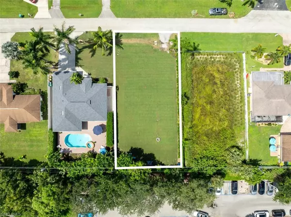 Naples, FL 34110,1342 Center LN